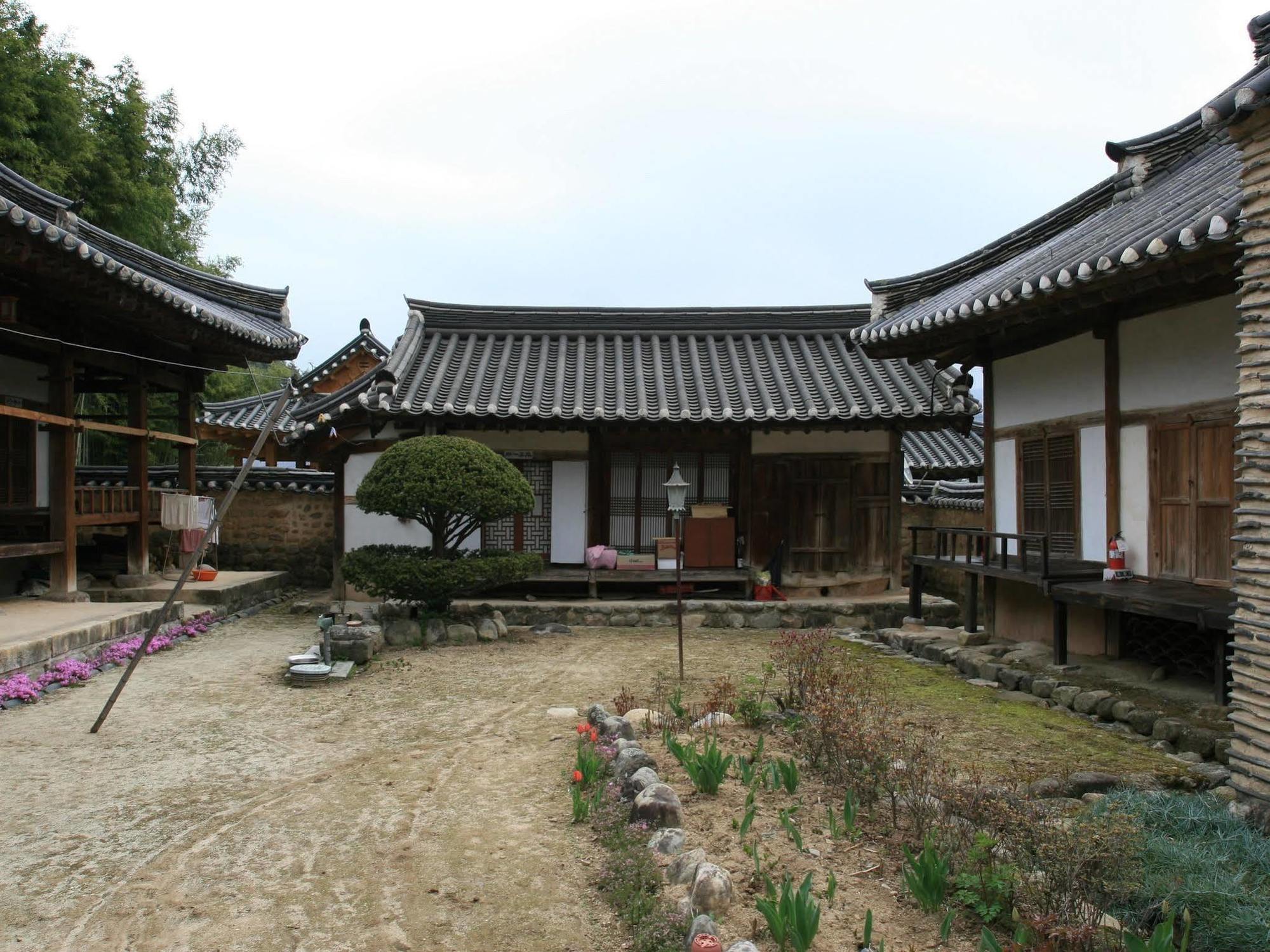 Geochang Choongsindang Donggae Jeongon Gotek Hotel Bagian luar foto