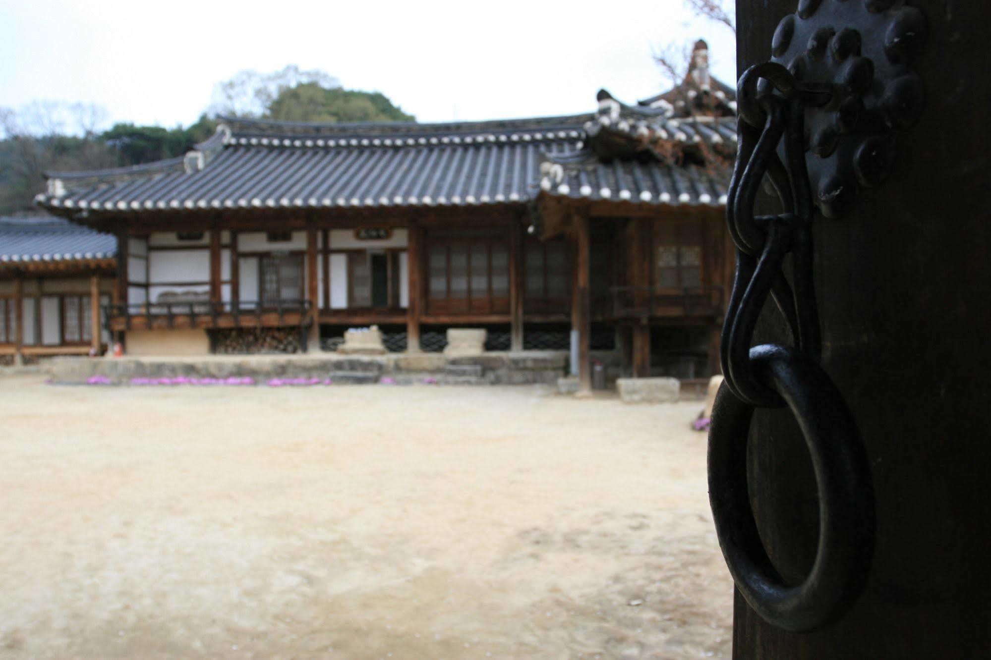 Geochang Choongsindang Donggae Jeongon Gotek Hotel Bagian luar foto