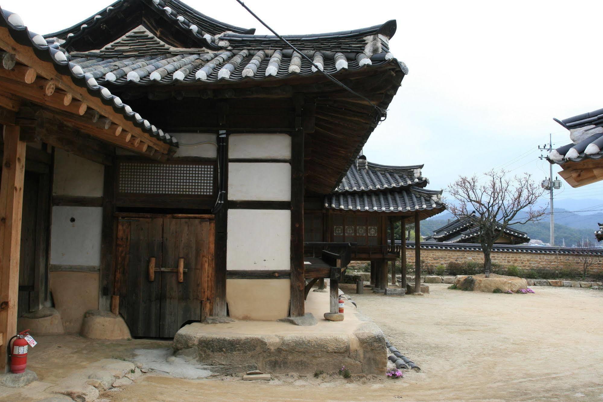 Geochang Choongsindang Donggae Jeongon Gotek Hotel Bagian luar foto