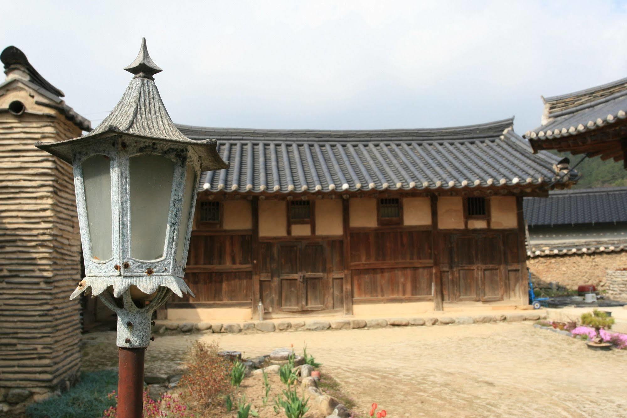 Geochang Choongsindang Donggae Jeongon Gotek Hotel Bagian luar foto