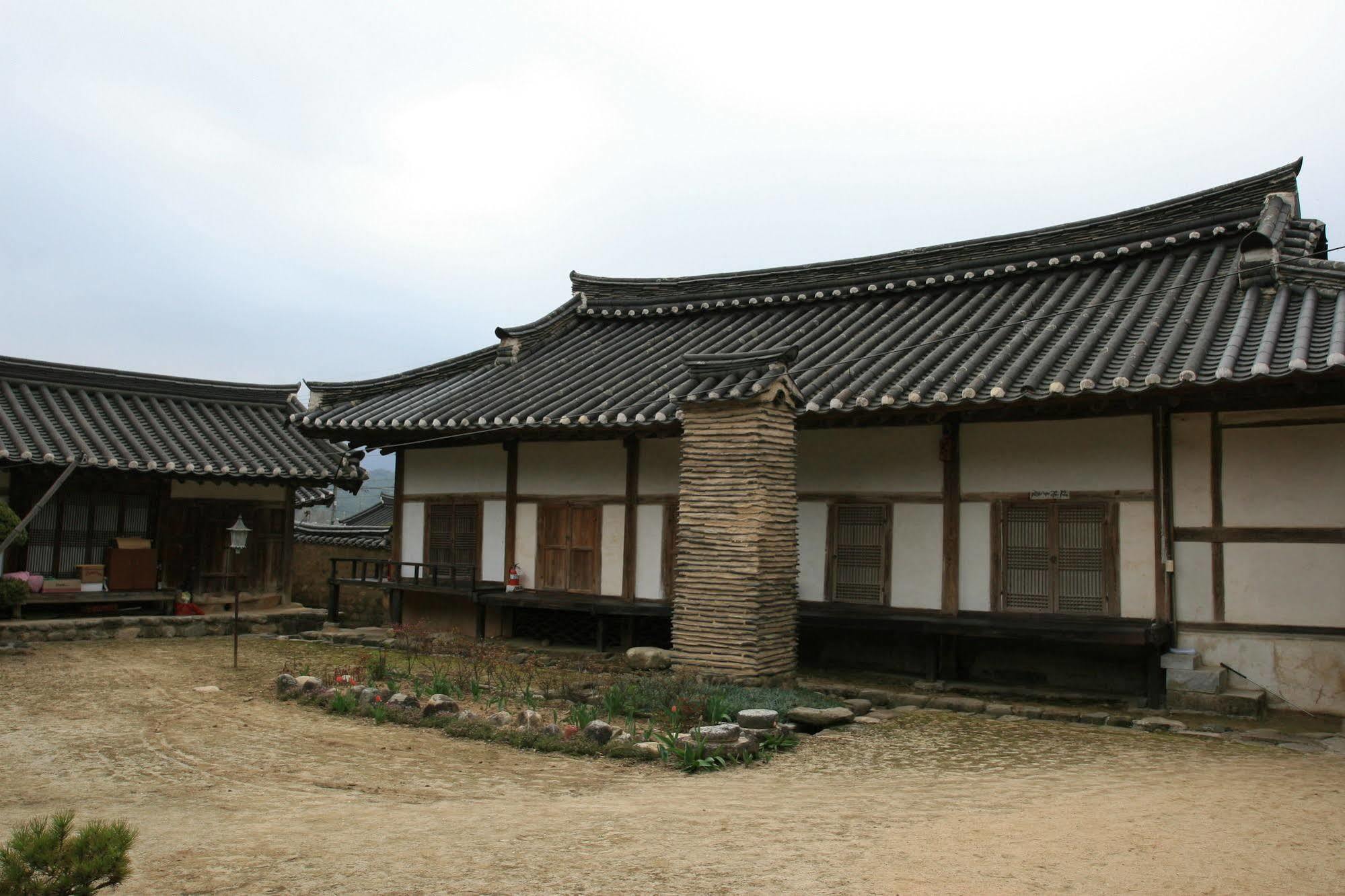 Geochang Choongsindang Donggae Jeongon Gotek Hotel Bagian luar foto