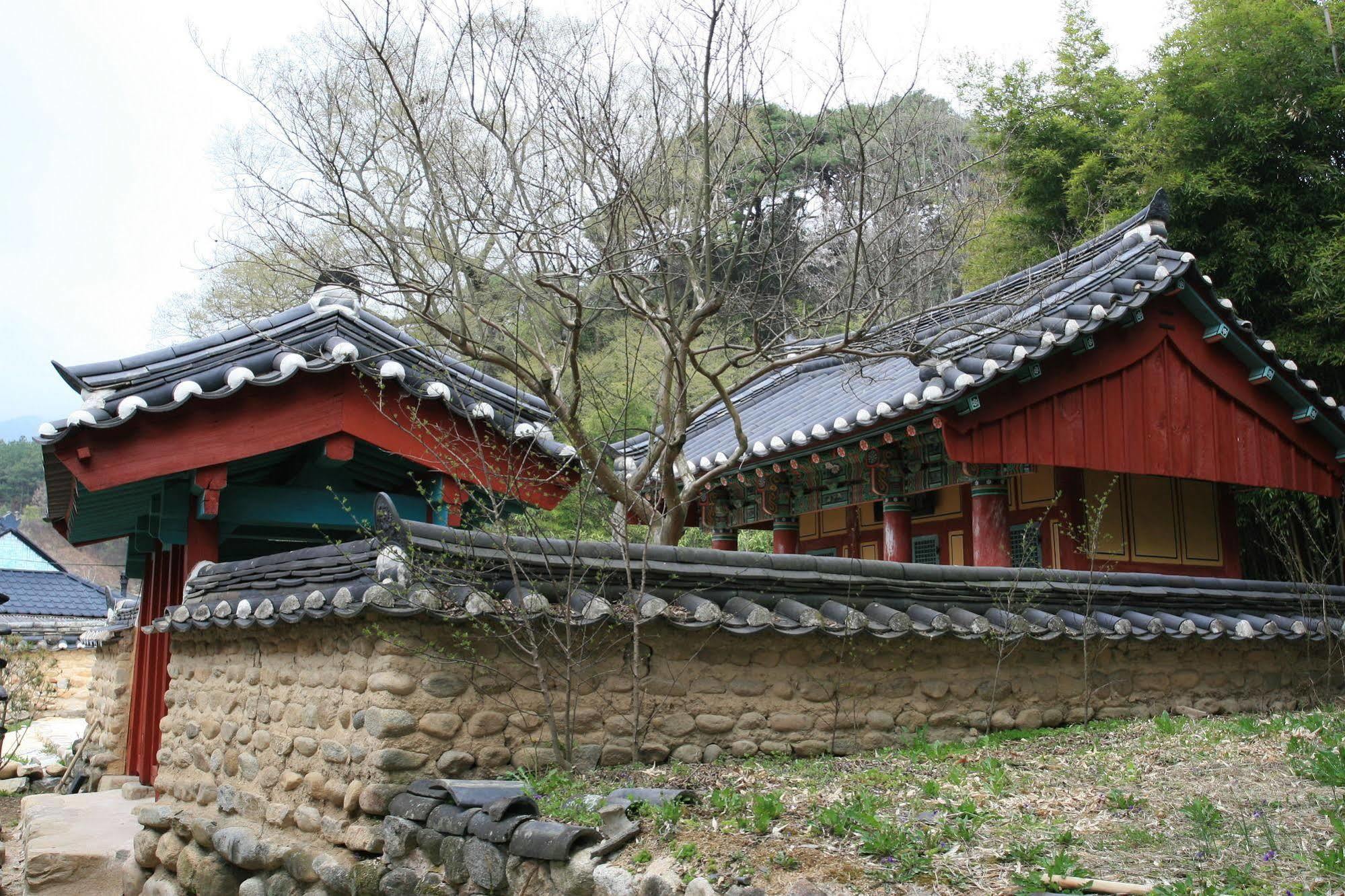 Geochang Choongsindang Donggae Jeongon Gotek Hotel Bagian luar foto