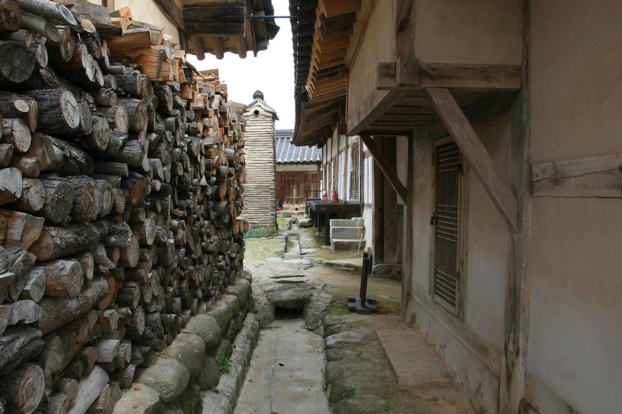 Geochang Choongsindang Donggae Jeongon Gotek Hotel Bagian luar foto