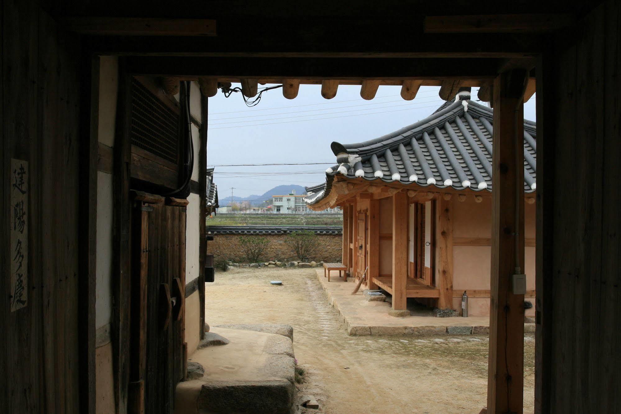 Geochang Choongsindang Donggae Jeongon Gotek Hotel Bagian luar foto