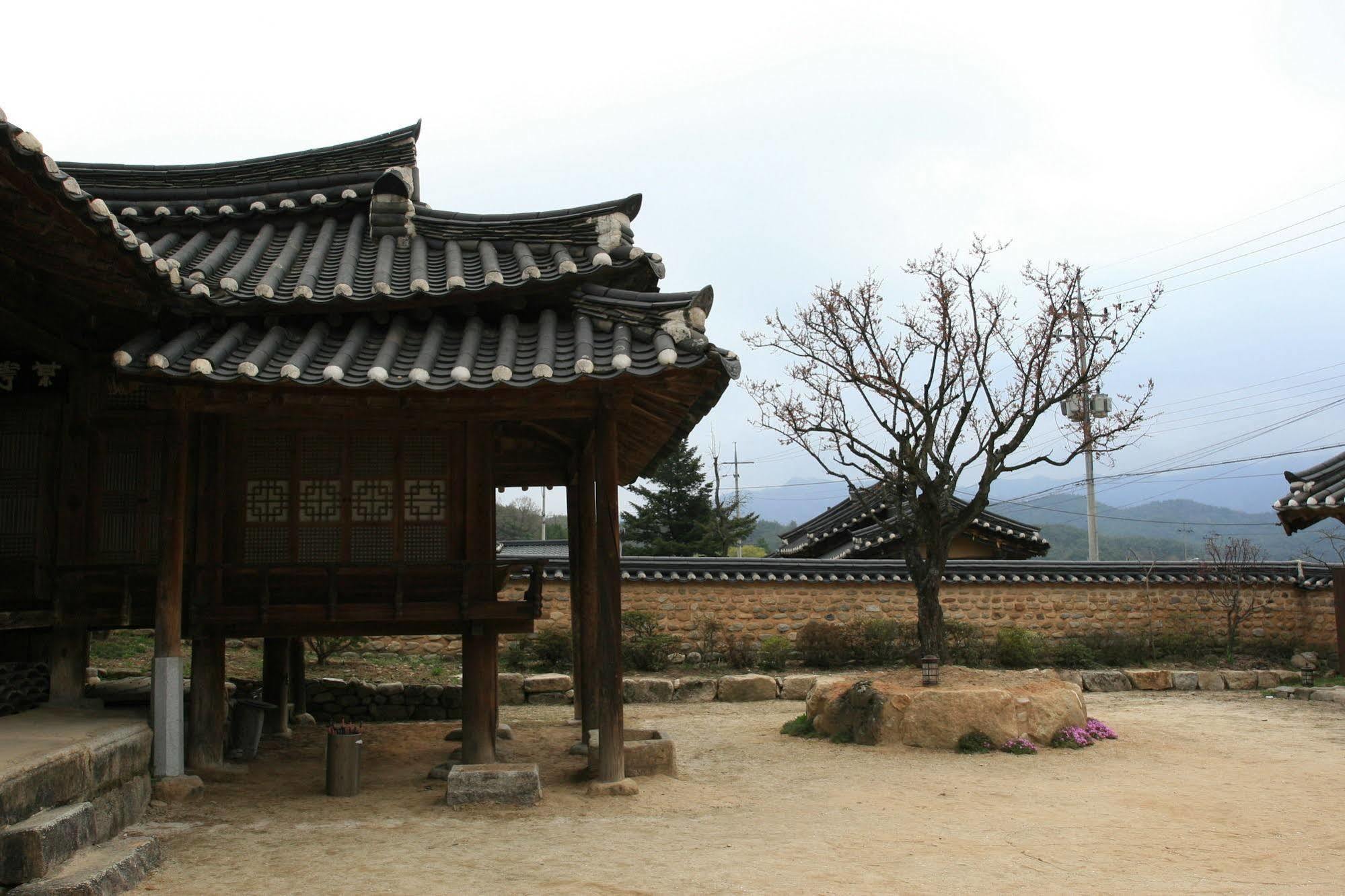 Geochang Choongsindang Donggae Jeongon Gotek Hotel Bagian luar foto