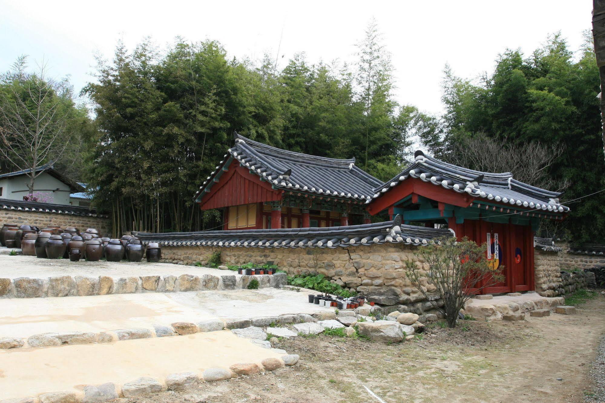 Geochang Choongsindang Donggae Jeongon Gotek Hotel Bagian luar foto