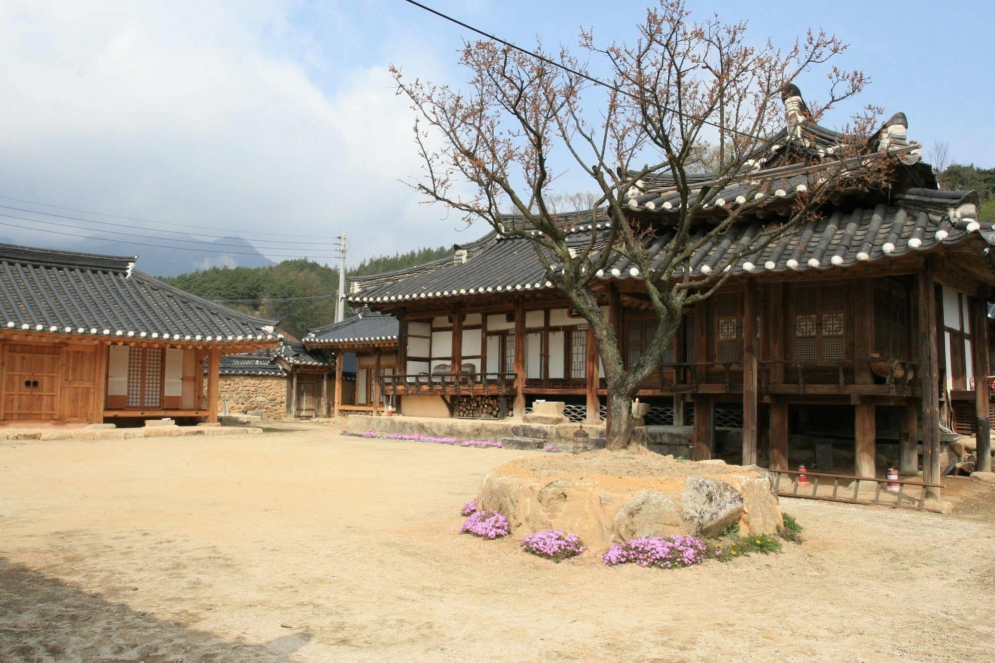 Geochang Choongsindang Donggae Jeongon Gotek Hotel Bagian luar foto